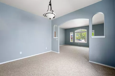 Living - 2149 SE Harley Ln, Bend, OR 97702 photo 10 of 11