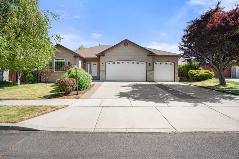 Exterior - 2149 SE Harley Ln, Bend, OR 97702 photo 2 of 12