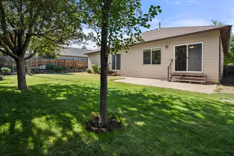 Exterior - 2149 SE Harley Ln, Bend, OR 97702 photo 7 of 12