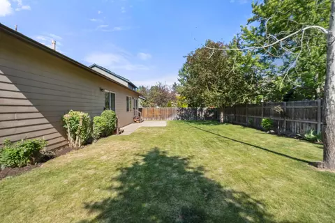 Exterior - 2149 SE Harley Ln, Bend, OR 97702 photo 11 of 12