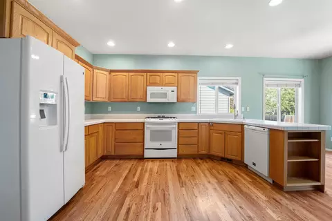 Kitchen - 2149 SE Harley Ln, Bend, OR 97702 photo 1 of 2