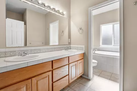 Bath - 2149 SE Harley Ln, Bend, OR 97702 photo 1 of 4