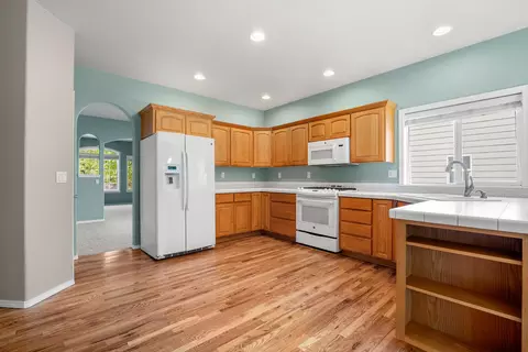 Kitchen - 2149 SE Harley Ln, Bend, OR 97702 photo 2 of 2