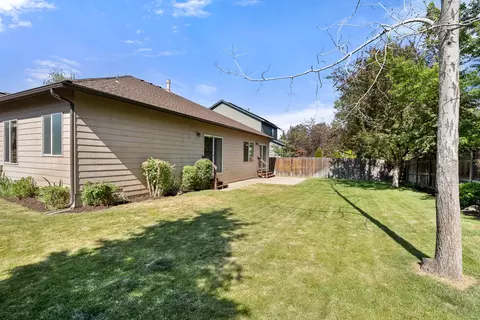 Exterior - 2149 SE Harley Ln, Bend, OR 97702 photo 6 of 12