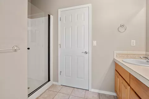 Bath - 2149 SE Harley Ln, Bend, OR 97702 photo 2 of 4