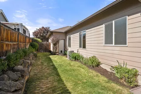 Exterior - 2149 SE Harley Ln, Bend, OR 97702 photo 5 of 12
