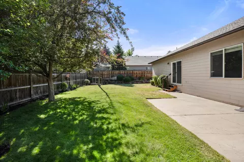 Exterior - 2149 SE Harley Ln, Bend, OR 97702 photo 9 of 12