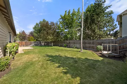 Exterior - 2149 SE Harley Ln, Bend, OR 97702 photo 4 of 12