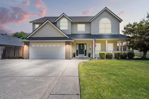 550 Carriage Ln, Jacksonville, OR 97530