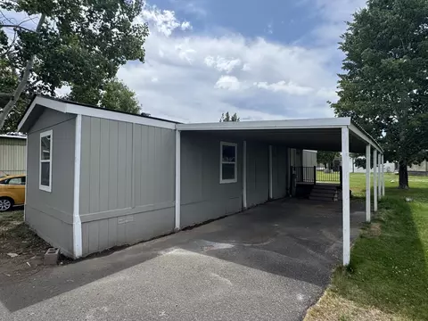 528 NW 17th St, Redmond, OR 97756