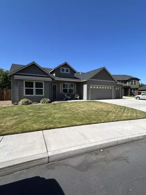 1930 NW Quince Tree Ct, Redmond, OR 97756