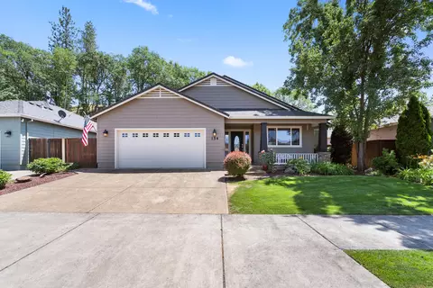 154 Glenwood Dr, Eagle Point, OR 97524