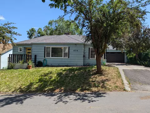 608 Roseway Drive Dr, Klamath Falls, OR 97601