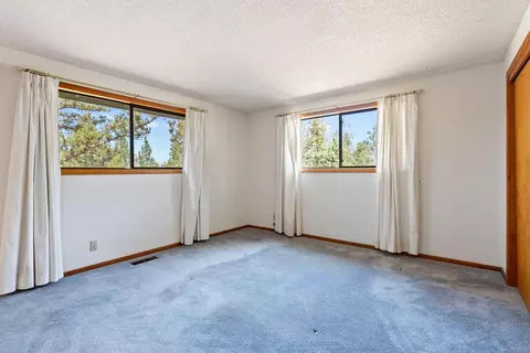 Bedroom - 64415 Quail Dr, Bend, OR 97703 photo 1 of 6