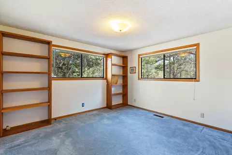 Bedroom - 64415 Quail Dr, Bend, OR 97703 photo 3 of 6