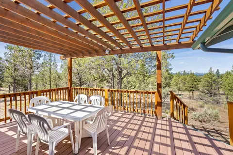 Exterior - 64415 Quail Dr, Bend, OR 97703 photo 5 of 17