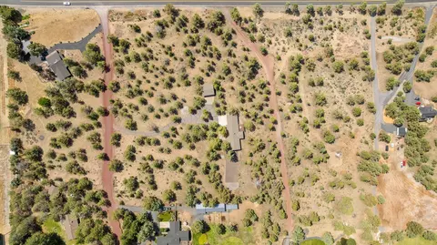 View/Area - 64415 Quail Dr, Bend, OR 97703 photo 3 of 10
