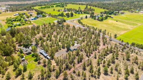 View/Area - 64415 Quail Dr, Bend, OR 97703 photo 6 of 10