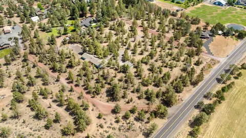 View/Area - 64415 Quail Dr, Bend, OR 97703 photo 4 of 10