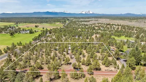 View/Area - 64415 Quail Dr, Bend, OR 97703 photo 2 of 10