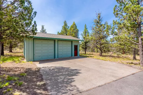Exterior - 64415 Quail Dr, Bend, OR 97703 photo 1 of 17