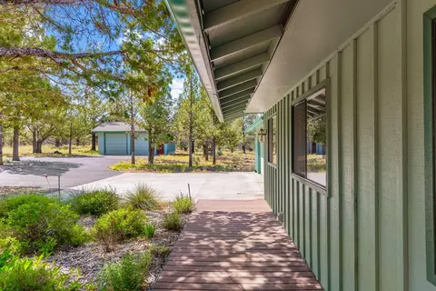Exterior - 64415 Quail Dr, Bend, OR 97703 photo 11 of 17