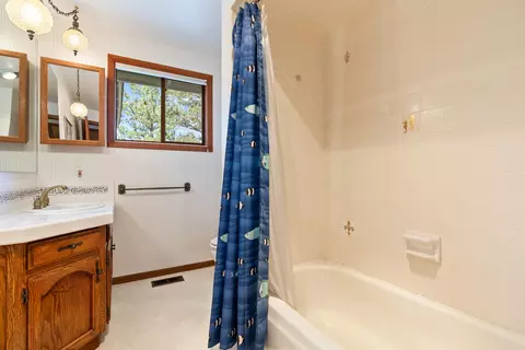 Bath - 64415 Quail Dr, Bend, OR 97703 photo 2 of 2