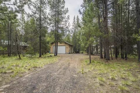 55827 Wood Duck Dr, Bend, OR 97707
