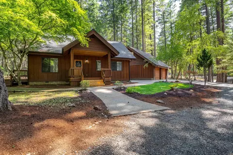 155 Daily Ln, Grants Pass, OR 97527