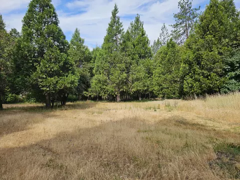 5274 Cloverlawn Dr, Grants Pass, OR 97527