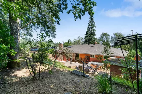 Exterior - 2120 W 23rd Ave, Eugene, OR 97405 photo 5 of 9