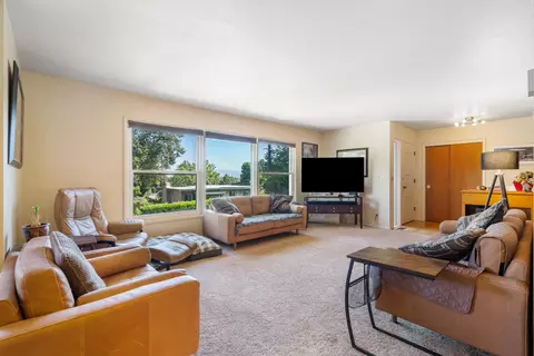 Living - 2120 W 23rd Ave, Eugene, OR 97405 photo 2 of 2
