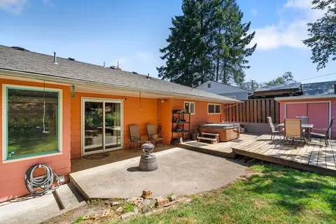 Exterior - 2120 W 23rd Ave, Eugene, OR 97405 photo 7 of 9