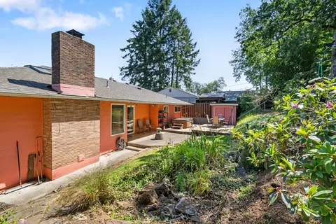 Exterior - 2120 W 23rd Ave, Eugene, OR 97405 photo 9 of 9