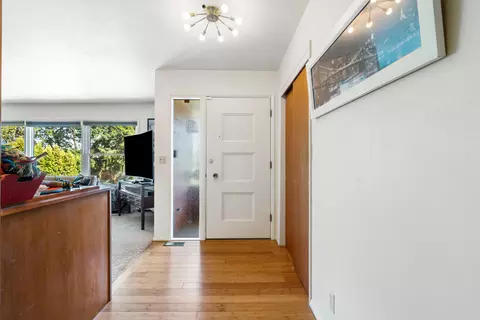 Entry Way - 2120 W 23rd Ave, Eugene, OR 97405 photo 1 of 2