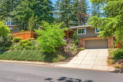 1037 Pinecrest Ter, Ashland, OR 97520
