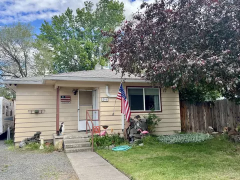 291 SE 7th St, Madras, OR 97741