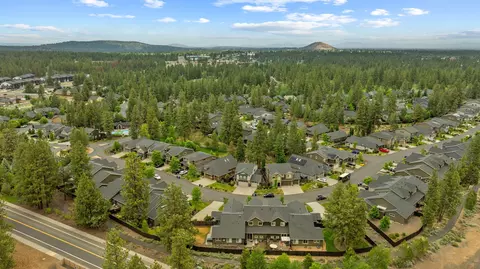 60367 SE Hedgewood Ln, Bend, OR 97702 photo 2