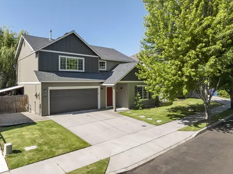 2944 SW Deschutes Dr, Redmond, OR 97756