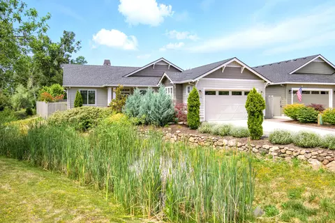 426 Frontier Ct, Medford, OR 97504