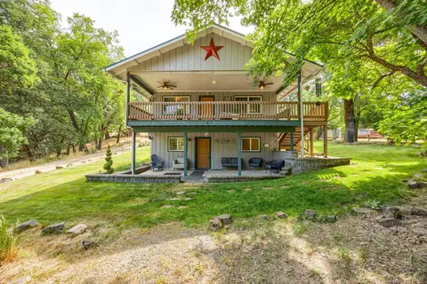 1472 Sardine Creek Rd, Gold Hill, OR 97525