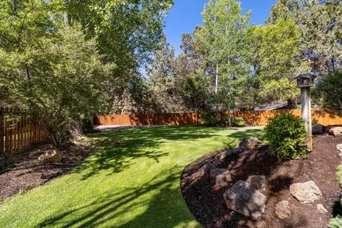 Exterior - 351 SE Soft Tail Loop, Bend, OR 97702 photo 11 of 19
