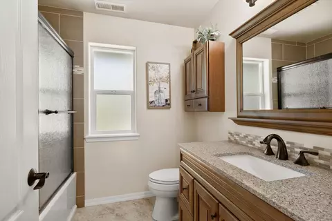 Bath - 351 SE Soft Tail Loop, Bend, OR 97702 photo 5 of 5