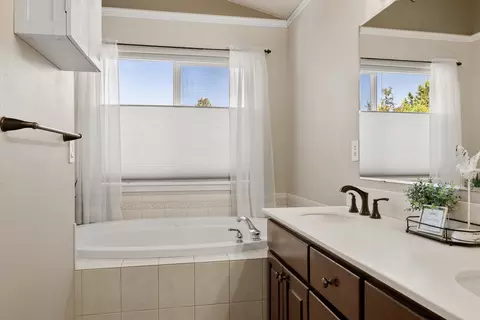 Bath - 351 SE Soft Tail Loop, Bend, OR 97702 photo 3 of 5