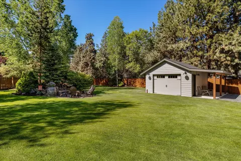 Exterior - 351 SE Soft Tail Loop, Bend, OR 97702 photo 8 of 19