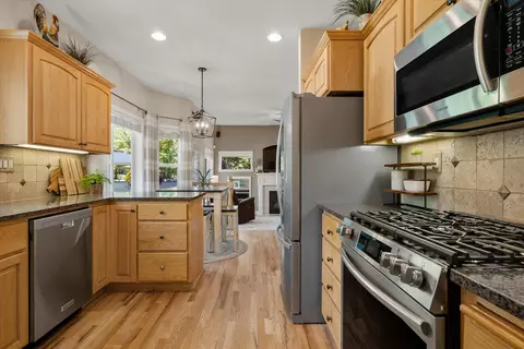 Kitchen - 351 SE Soft Tail Loop, Bend, OR 97702 photo 1 of 3