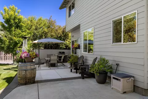 Exterior - 351 SE Soft Tail Loop, Bend, OR 97702 photo 6 of 19