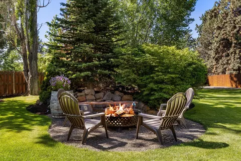 Exterior - 351 SE Soft Tail Loop, Bend, OR 97702 photo 10 of 19