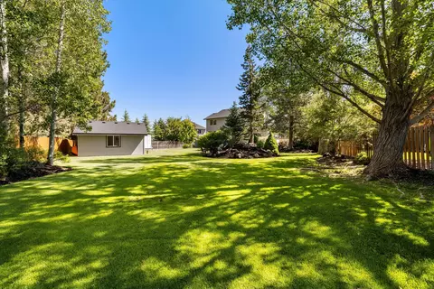 Exterior - 351 SE Soft Tail Loop, Bend, OR 97702 photo 12 of 19