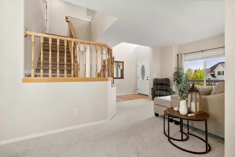 Entry Way - 351 SE Soft Tail Loop, Bend, OR 97702 photo 4 of 6